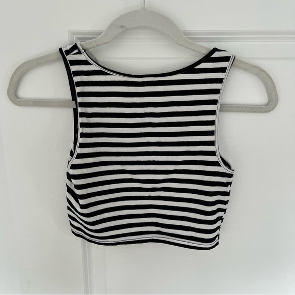 BP | Crop Top - Picture 2 of 3